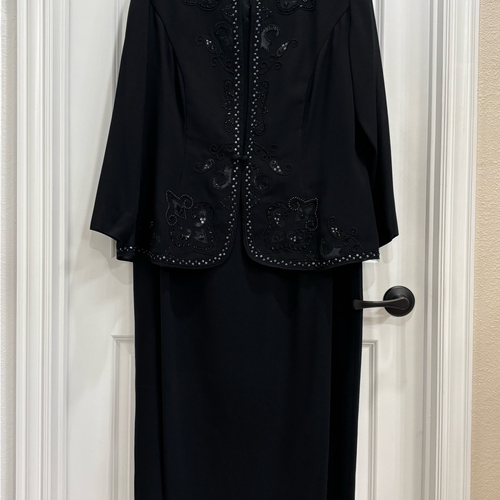 Chic Black Embroidered Women's evening dress and jacket